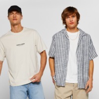 To unge mænd i tøj fra Jack & Jones – inspirationsbillede fra Jack & Jones i Ringsted Designer Outlet