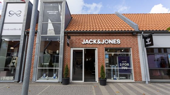 To unge mænd i tøj fra Jack & Jones – inspirationsbillede fra Jack & Jones i Ringsted Designer Outlet