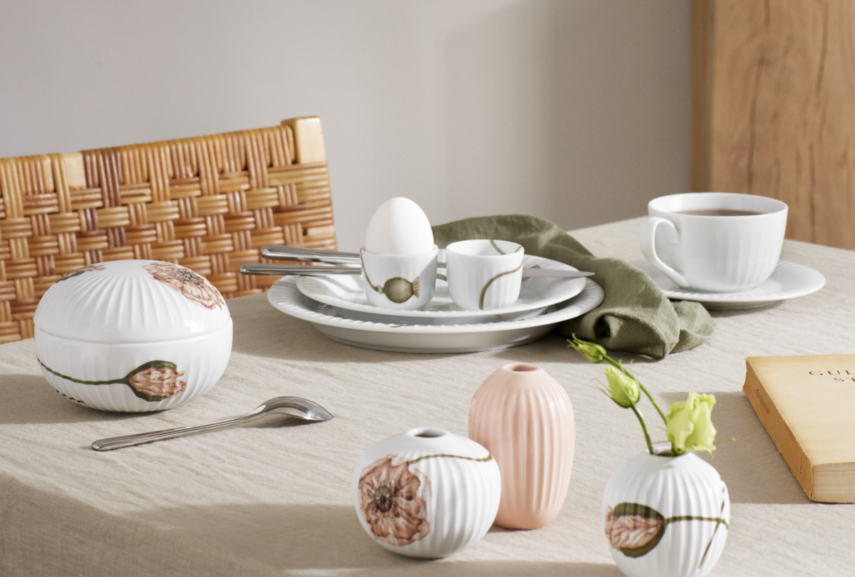 Rosendahl produkter på dækket bord – som vist på Ringsted Designer Outlets hjemmeside, hvor Rosendahl Design Group har en outletbutik med design til hjemmet.