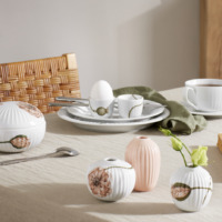 Rosendahl produkter på dækket bord – som vist på Ringsted Designer Outlets hjemmeside, hvor Rosendahl Design Group har en outletbutik med design til hjemmet.