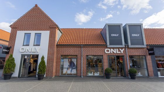 Kvinde iført denimlook fra ONLY – inspirationsbillede fra ONLY i Ringsted Designer Outlet