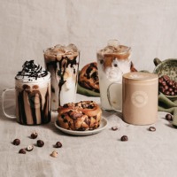 Forskellige drikkevarer og bagværk fra Espresso House. Inspirationsbillede fra Espresso House i Ringsted Designer Outlet.