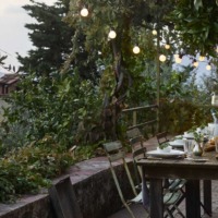 Aftenbord dækket med Kitchen Living Dining service. Inspirationsbillede fra Kitchen Living Dining som sælger boliginteriør i Ringsted Designer Outlet.