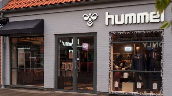 Pige i sportstøj fra Hummel – inspirationsbillede fra Hummel i Ringsted Designer Outlet