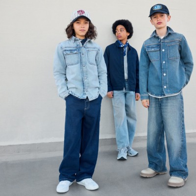 Drenge i ført jeans og denimskjorte fra Jack & Jones Kids Outlet i Ringsted Designer Outlet